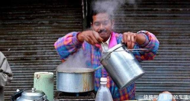 街头|印度街头的人气小吃，当地人吃得津津有味，网友看着就倒胃口！