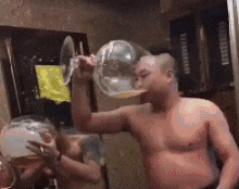 哥们|搞笑GIF:这个哥们估计是个强迫症患者吧