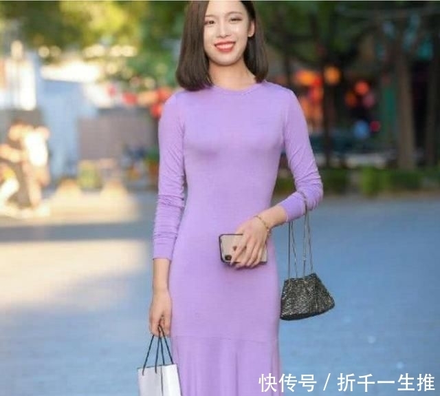 不必|时尚街拍:长袖连衣裙确实不必太性感迷人,看见气场都不一样