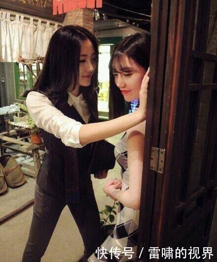 闪耀|妹子,搞个自拍而已,这闪耀动人的装扮多时尚呀