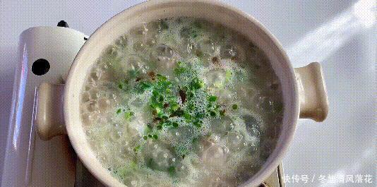 分钟|15分钟煮皮蛋瘦肉粥,口感顺滑,质地浓稠,家人都爱,上桌光盘