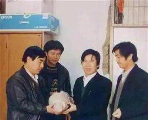  中国|他是中国首个偷兵马俑的人，拿去黑市卖了30万，最后他下场如何？