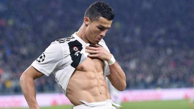 世界足坛|世界足坛四大非人类C罗的蝙蝠背、纳尼的腹肌、卡洛斯的大腿!