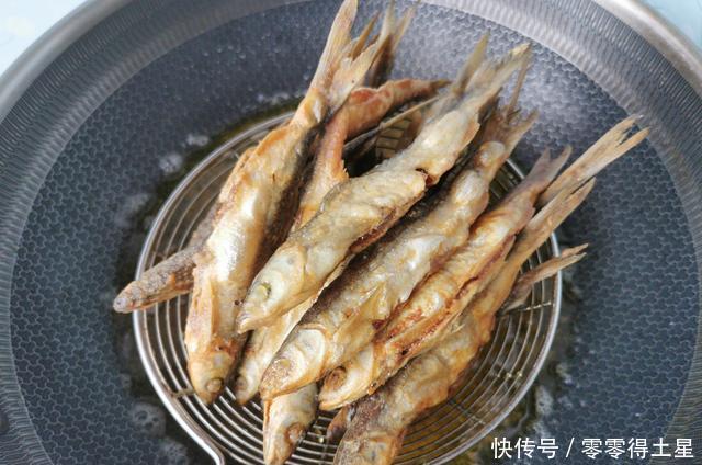  连刺|白条鱼怎么做好吃分享农村家常做法，焦香酥脆，连刺都能吃