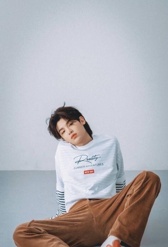  十足|黄明昊，气质出众，青春洋溢，活力十足，人见人爱的弟弟