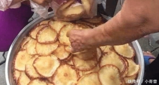  街边|街边5毛钱1个的“煎蛋”，路人都排队买，吃货一眼就看出“猫腻”！