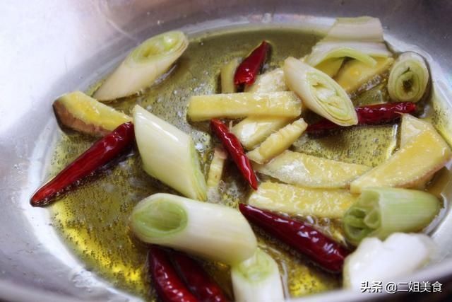 鸡肉|秋天,牛肉羊肉靠边站,最该吃的是这肉,炖土豆很香,人人吃得起