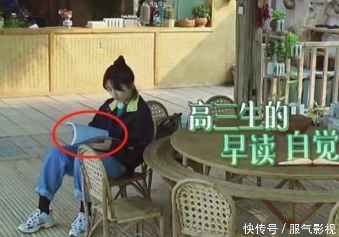  到底|黄磊炒假菜也就算了，张子枫翻车更彻底，综艺节目到底多假？