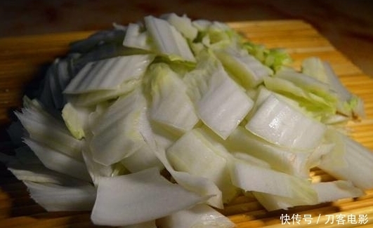 白菜|做醋溜白菜,什么时候放醋最好?记住醋溜汁的比例,酸爽特下饭