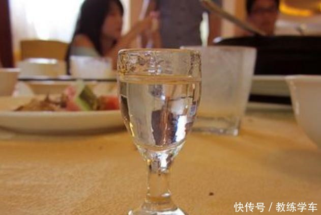 适合|好喝的酒不一定是最贵,3款酒适合朋友日常小聚,口感不比茅台差