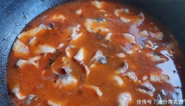  简单|家常酸菜鱼的做法，简单容易学，味道和餐馆一样好，鱼肉鲜嫩酸爽
