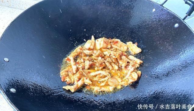 开胃菜|韭菜苔藓也可以这样吃,用西红柿炸,生津开胃菜,不够吃