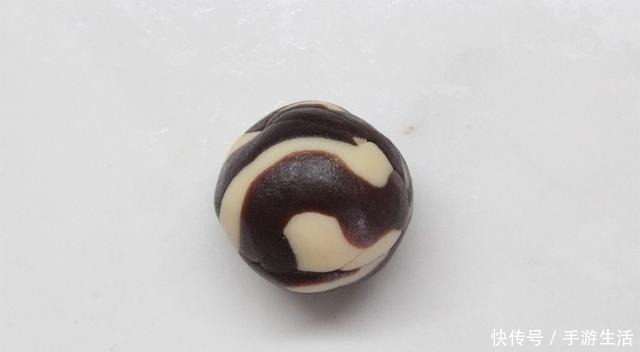 巧克力桃山|这种月饼创意满分,但减肥人士看看就行了,咬一口就胖5斤!