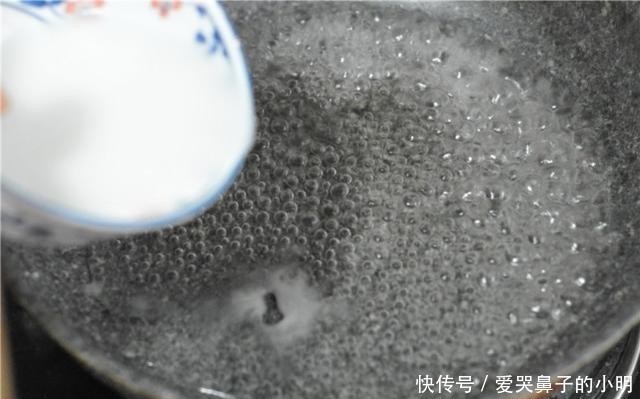 香甜|早餐新做法,20分钟就上桌,松软香甜,比馒头花卷好吃一百倍!