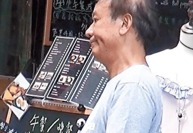  香港娱乐圈|著名影星李修贤参加曾志伟爱妻葬礼，苍老的模样让人看了心疼