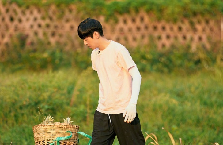  吴昕|快乐家族做客《向往4》，吴昕过于活泼，意外说出何老师的小秘密