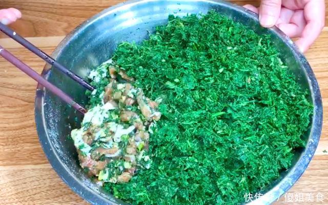 松软|蒸包子时,不要直接上锅蒸,3个小秘诀,包子松软好吃,不回缩