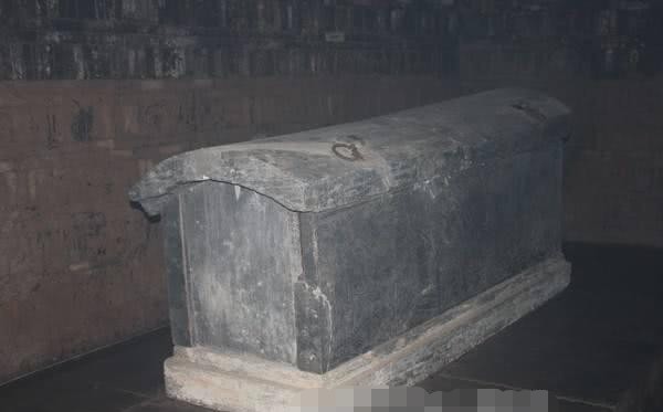 开成|给朱元璋陪葬的妃子们,双腿都被开成八字形,答案让人颤栗