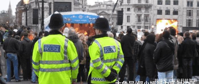 搬走|数名歹徒银行附近挖地道, 偷偷搬走2亿现金下落不明, 网友: 胆大包天