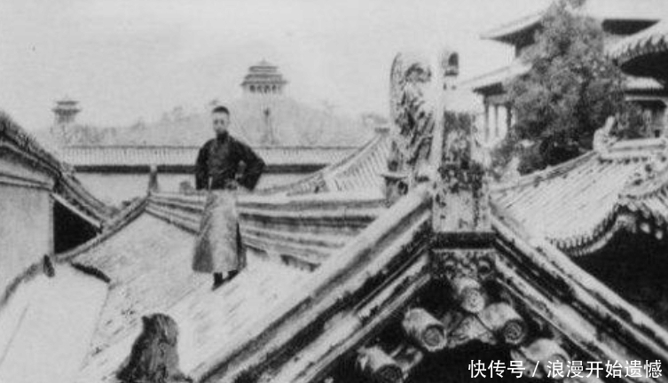  挂错|老人逛故宫说: 挂错照片了! 专家: 不懂装懂, 老人: 这是我爹