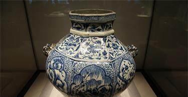  祖传|男子祖传腌鸭蛋的青花瓷罐，被专家1000元收走，后来估值高达2亿