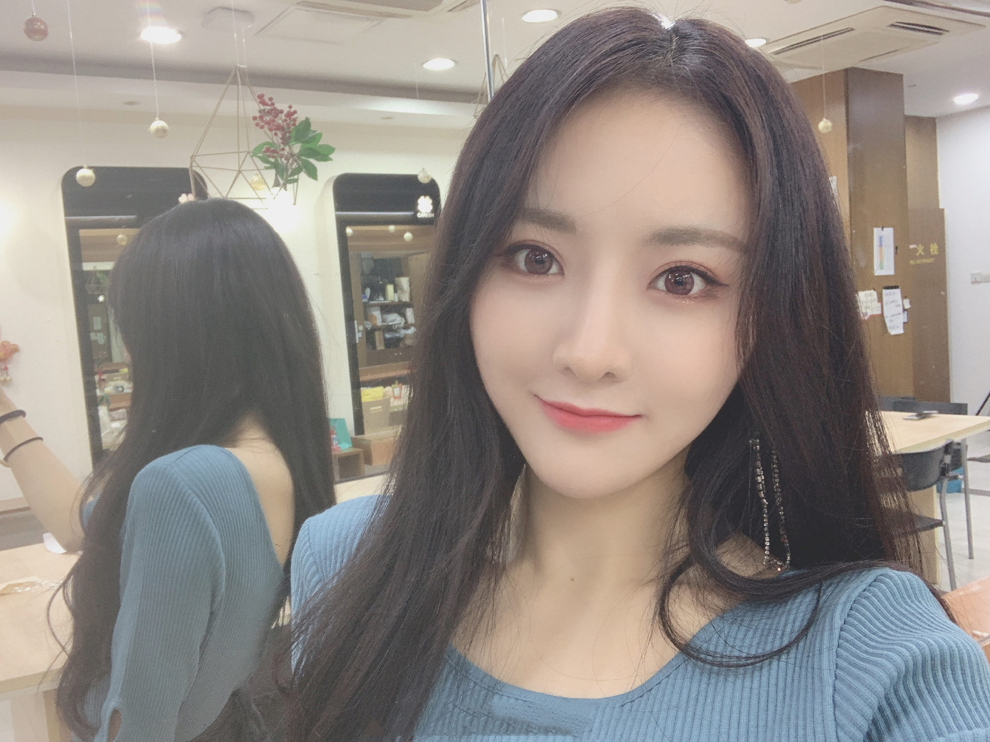  争议|《青你2》再惹争议，学员买版权、做妆发，节目组是太抠还是太狠