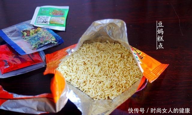 吃法|何炅老师分享的,方便面新吃法,简单好吃,给家人换换口味