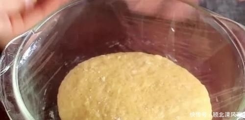 油炸|1碗面粉,4个鸡蛋,不用蒸不油炸,外酥里嫩,小孩抢着吃