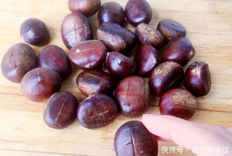  板栗|板栗好吃不易剥皮掌握3个要点，轻松剥皮不伤手，个个完整