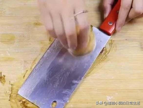 用我们刚才|土豆在裤子上擦一下,解决了好多人的大烦恼,还不清楚就吃大亏了