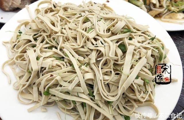 农村|农村330元一桌的宴席,鸡鸭鱼肉都有,利润在哪?