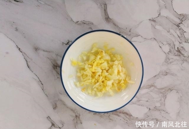 饺子都|蒸排骨的时候加上一块腐乳,蒸好的排骨颜色明亮,色泽诱人