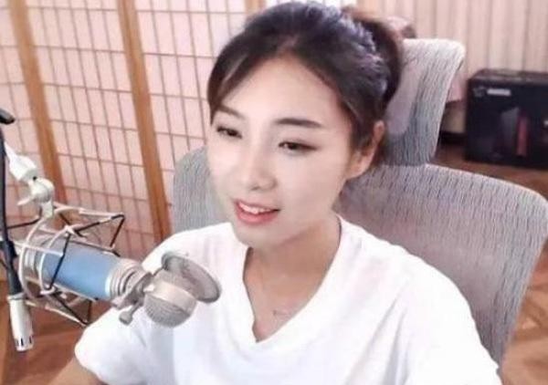  短期培训|花几千元参与短期培训，才拿到上岗证，当主播不是闹着玩的