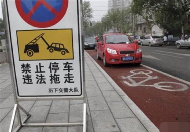  自找|保时捷车主买2车位停车，结果隔天被砖头砸坏，邻居还不是自找的