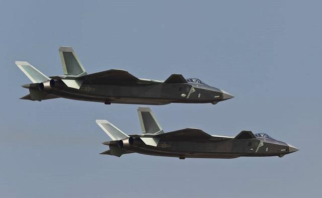 机场部署|J-20首次进驻边境机场,对面是印军苏-30