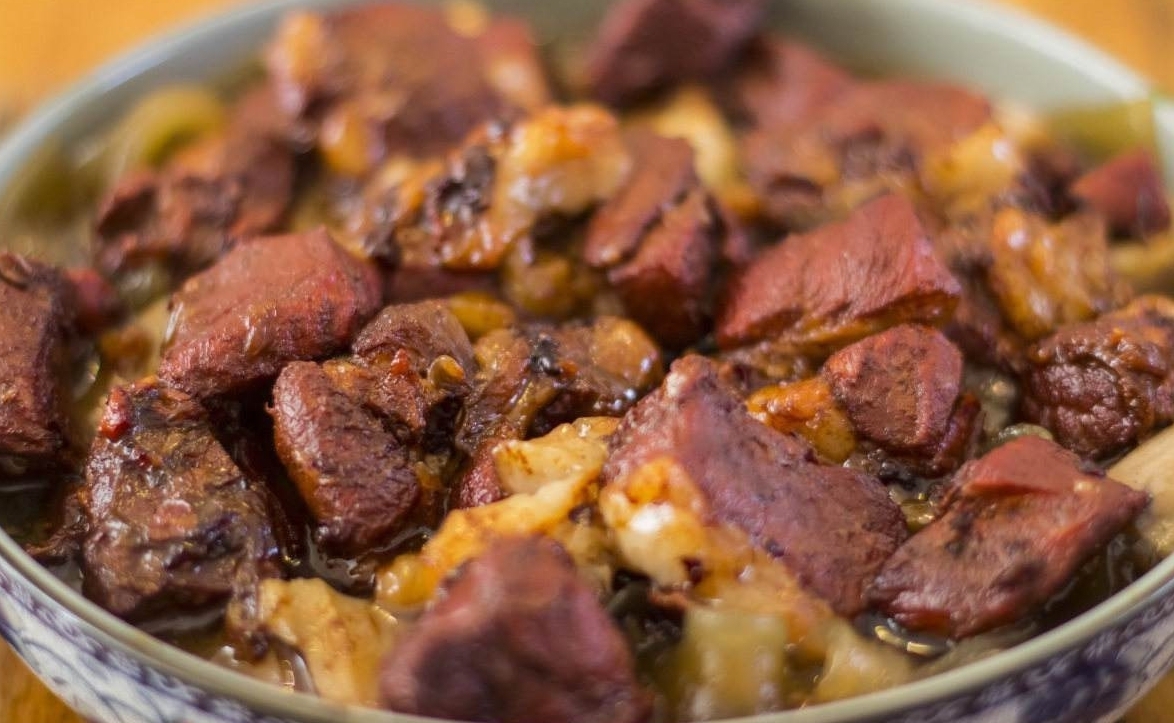 粉条|猪肉炖粉条时,直接加水炖就错了,提前加一步,猪肉粉条更入味