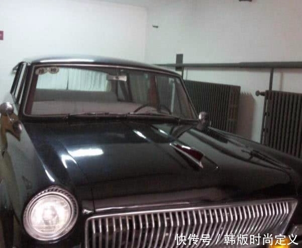 年前|51年车龄的重型防弹红旗,年检标是1994年的,最近一次外出在5年前