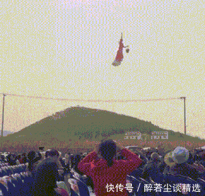 那种|妹子，你是不是哪里不舒服啊，怎么那种姿势下楼啊，瞧着真是尴尬