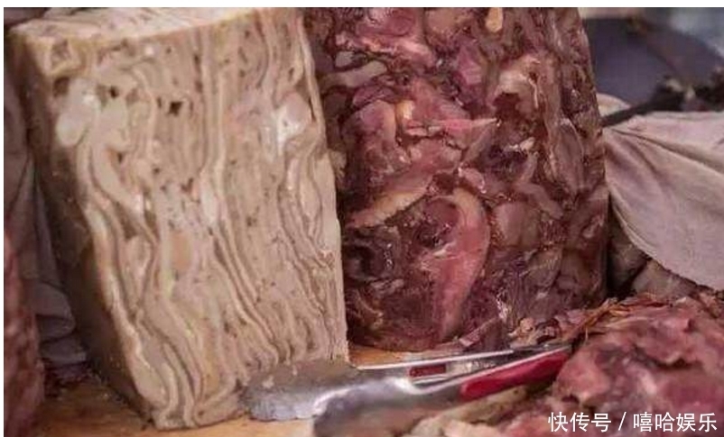 东西|老汉摆出一大坨肉,众人没一个敢买,切开10分钟后便被一抢而空