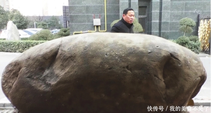 块石头|价值千万玉石放路边无人认领,居民不堪其扰,拥有者:没事不怕偷