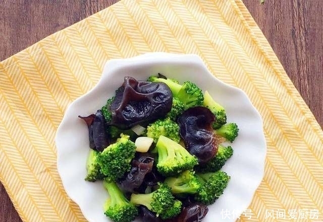  清炒|清炒西兰花美味营养，制作简单方便，肉质不长，比大鱼大肉更受欢迎！