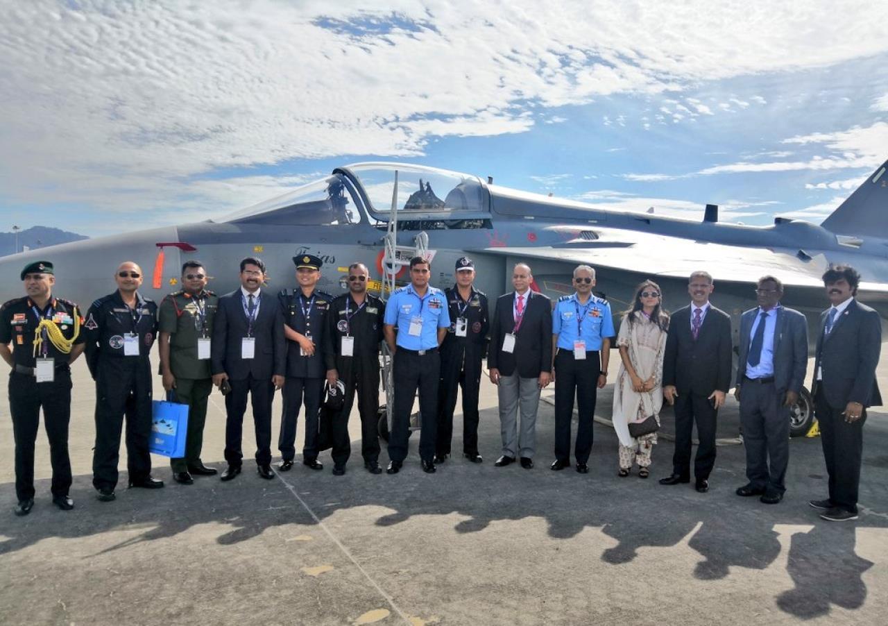 枭龙战斗机|拒绝对印度道歉!马哈蒂尔公开力挺巴铁,加速购大批枭龙战机