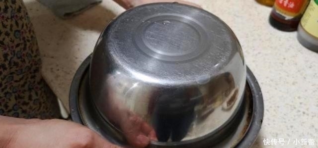  与大家分|清洗花甲，有人滴油，有人加醋，大厨：都不对！这样做花甲狂吐沙