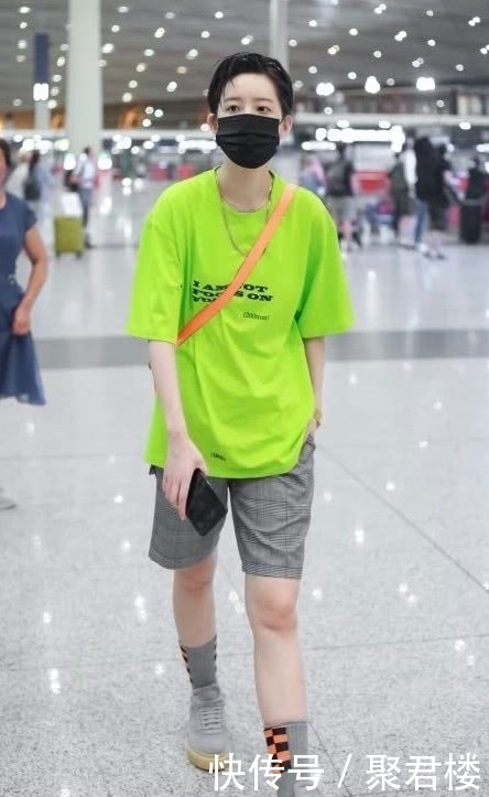 老头|李斯丹妮是闹哪样，剪男式短发还穿老头衫，网友：男女都分不清了
