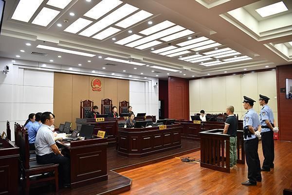  痛哭|二审死刑24岁女律师命丧红谷滩，父亲接到噩耗和妻子倒地痛哭