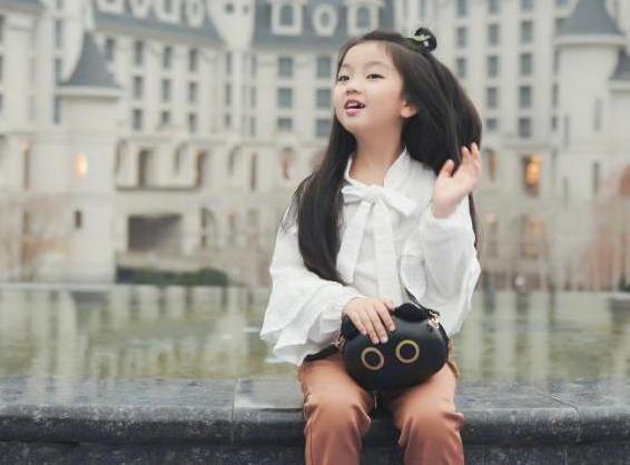  阿拉蕾|人美嘴甜小公主阿拉蕾，4岁出道即赚百万，现在过得如何