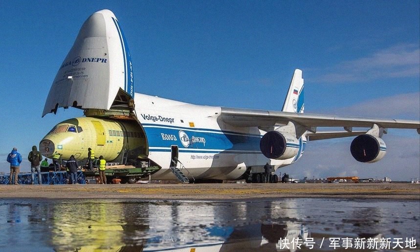 战略运输机运力:C5银河129吨,安124最大载