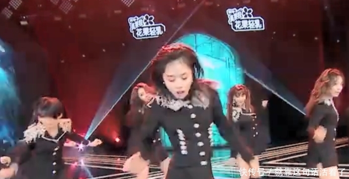 黄明昊|黄明昊单手抱起安崎,弟弟太暖太man了!