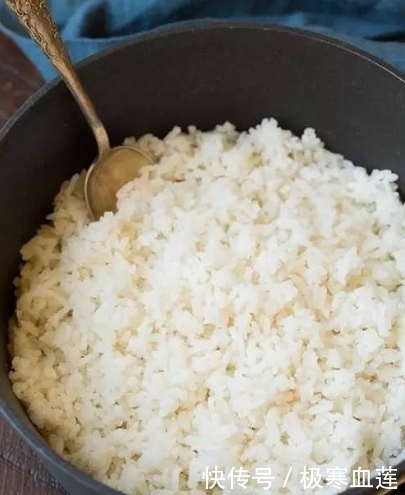 放盐|煮米饭,有人放醋有人放盐?都错了,学会一招米饭香软,粒粒分明