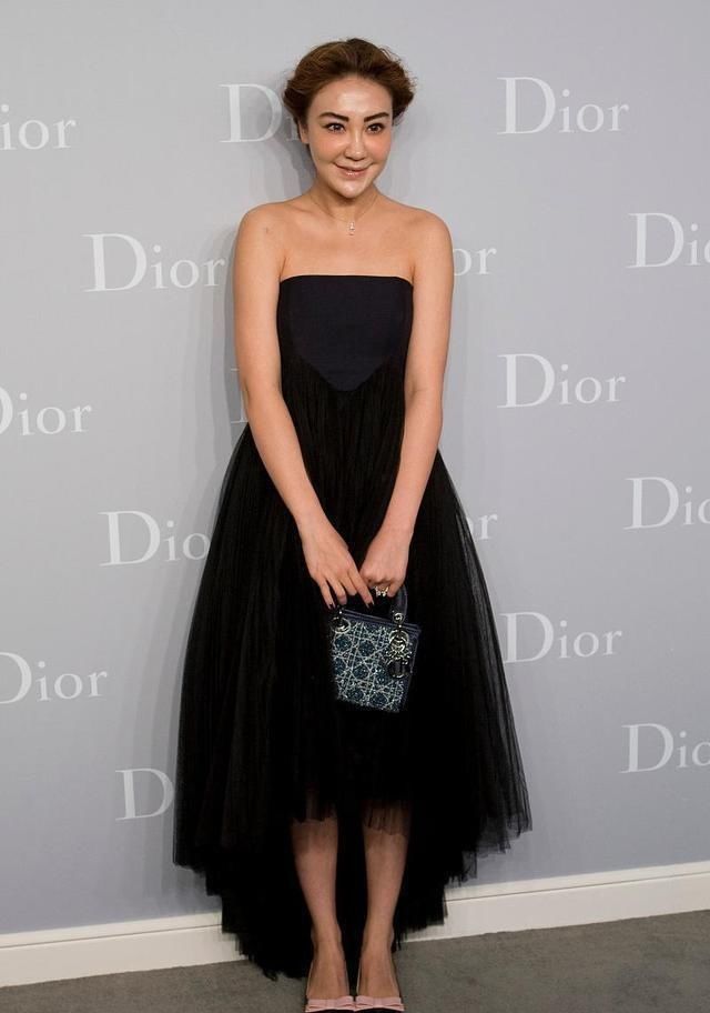 和马云称兄道弟,娶小自己二十岁女明星,如今他身价已达560亿